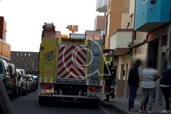 Arde una cocina en la azotea de un inmueble de El Caracol Bajo (Telde)/TA.